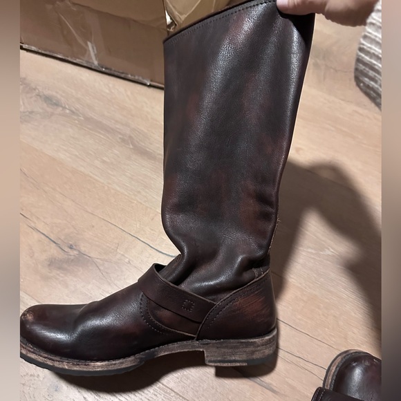Frye Veronica Boot in brown distressed leather - Picture 7 of 8